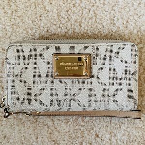 Michael Kors Wristlet